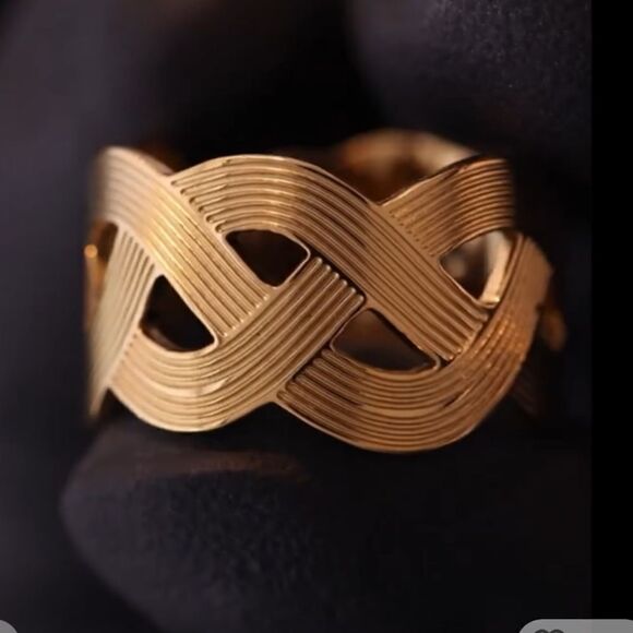 #34 Gold Weave Textured Ring Adjustable - Picture 7 of 9